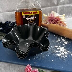 Black Wavy Edge Bowls Set